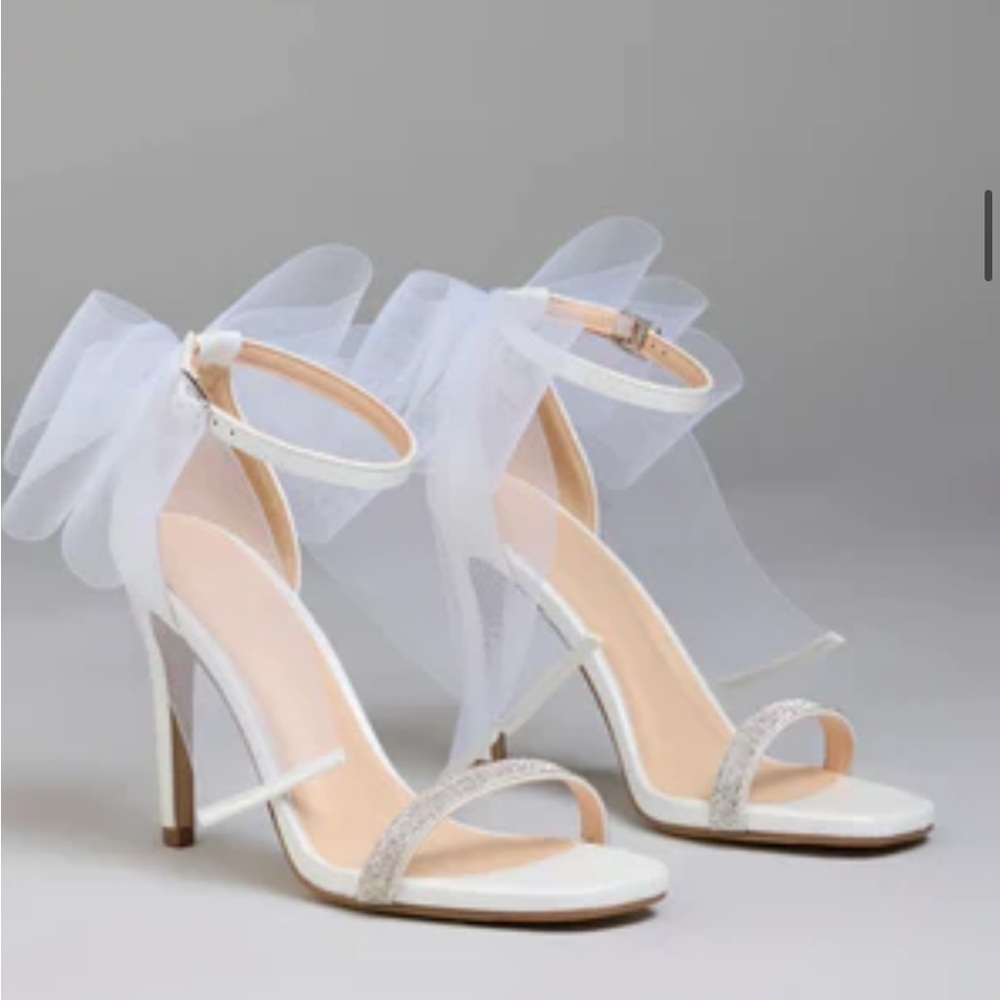 NWT White Bow Bridal/Bachelorette high heels